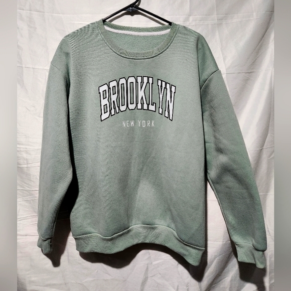 SHEIN Brooklyn NY Sweatshirt 🗽 - Picture 2 of 4